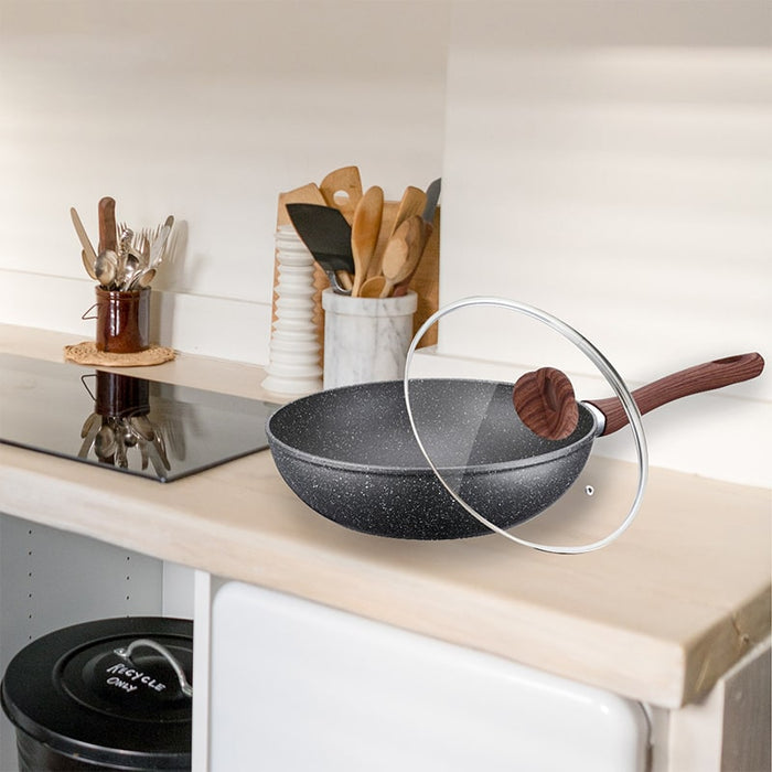 Sarten-Wok-de-revestimiento-de-mármol-de-28-cm-con-tapa-de-vidrio-BronKitchen©,sarten-wok,sarten-wok-tramontina,sarten-wok-oster,sarten-wok-bronhome,sarten-wok- sarten-wok-bronmart,sarten-wok-precio,sarten-wok-tefal,